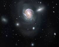 Спиральная галактика NGC 4911 в кластере комы